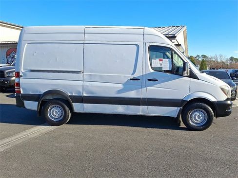 Used 2014 Freightliner Sprinter 2500 image 9
