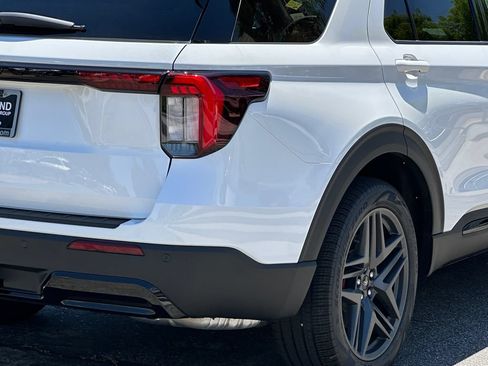 New 2026 Ford Explorer ST-Line w/ ST-Line Street Pack RWD image 8