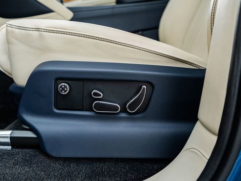 Used 2022 Bentley Bentayga image 27