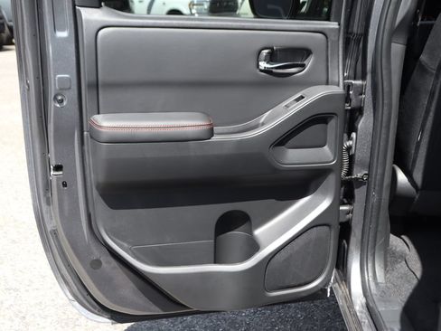 Used 2025 Nissan Frontier PRO-4X w/ Pro Convenience Package AWD/4WD image 36