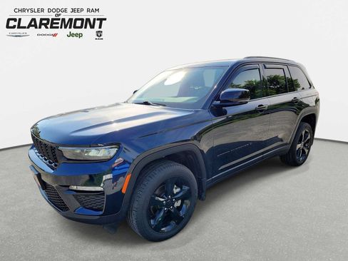 Used 2024 Jeep Grand Cherokee Limited w/ Black Appearance Package AWD/4WD image 1
