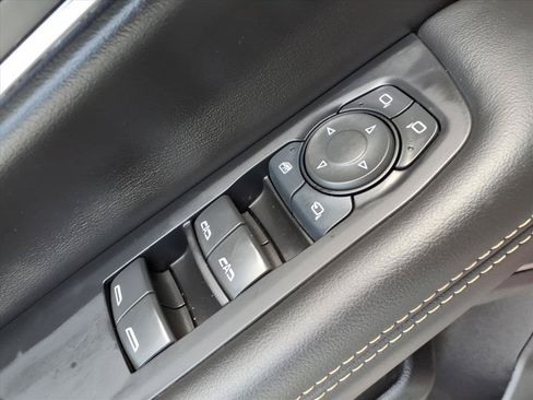 Used 2025 GMC Yukon Elevation AWD/4WD image 16