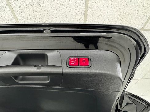 Used 2022 Mercedes-Benz GLB 250 GLB 250 w/ Premium Package Lite image 38