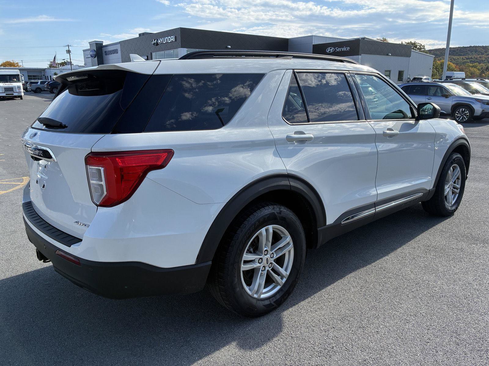 Used 2021 Ford Explorer XLT w/ Class III Trailer Tow Package AWD/4WD image 7