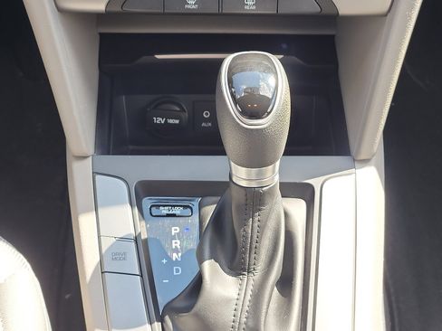 Used 2018 Hyundai Elantra SE image 19