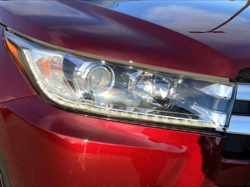 Used 2019 Toyota Highlander Limited image 25