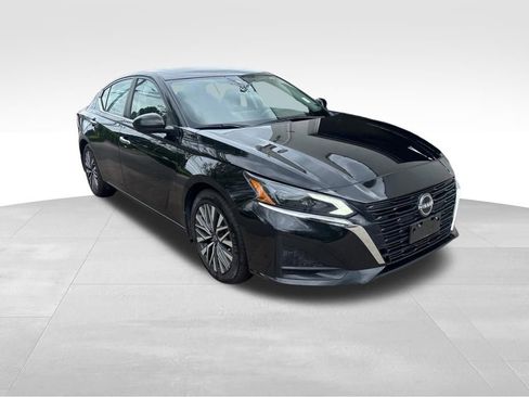 Used 2024 Nissan Altima 2.5 SV w/ SV Premium Package FWD image 10