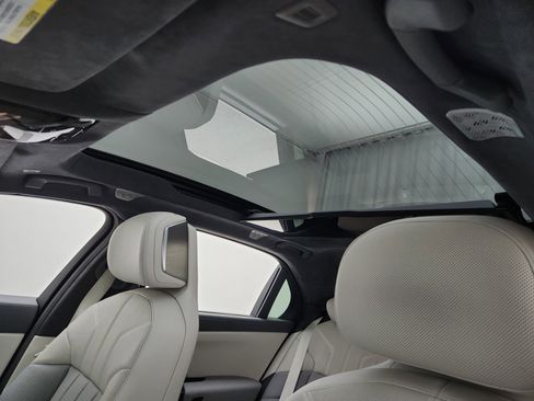 Used 2023 BMW i7 xDrive60 image 11