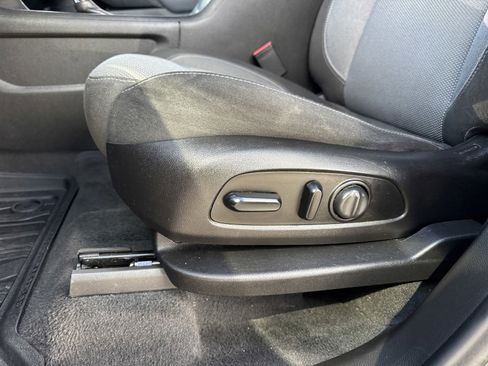 Used 2019 Chevrolet Traverse LT image 11