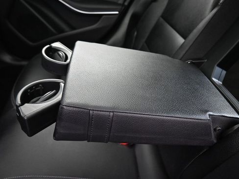 Used 2019 Mercedes-Benz GLA 250 4MATIC image 40