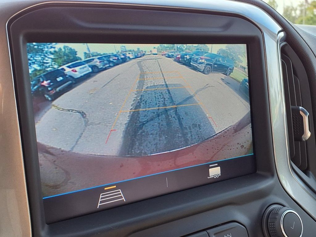 Used 2022 Chevrolet Silverado 1500 LT AWD/4WD image 19