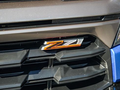 Used 2022 Chevrolet Colorado Z71 AWD/4WD image 10