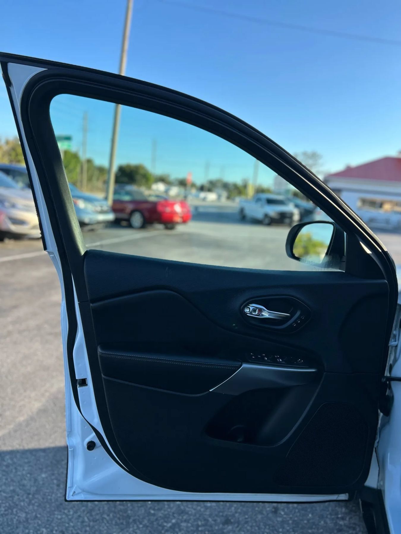 Used 2019 Jeep Cherokee Limited AWD/4WD image 24