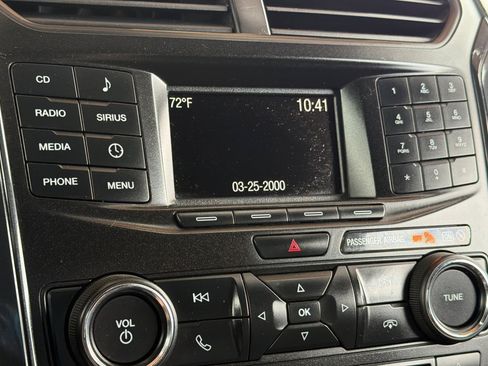 Used 2017 Ford Explorer XLT FWD image 21