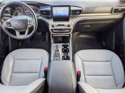 Used 2021 Ford Explorer XLT w/ Equipment Group 202A image 5