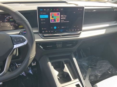 New 2026 Volkswagen Tiguan SE R-Line FWD image 24