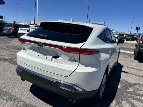 Used 2021 Toyota Venza XLE w/ Softex Package AWD/4WD image 5