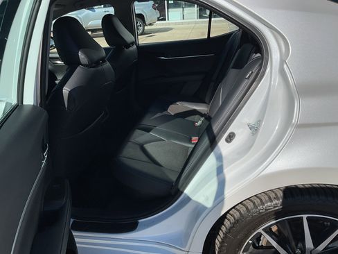 Used 2022 Toyota Camry XLE w/ Cold Weather Package FWD image 19