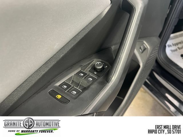 Used 2025 Volkswagen Jetta SE FWD image 20