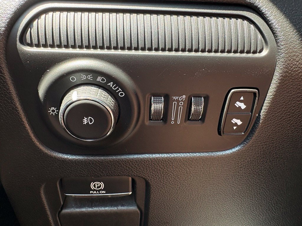 Used 2024 Jeep Wagoneer Series III AWD/4WD image 14