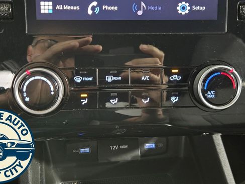 Used 2023 Hyundai Santa Cruz SE image 15