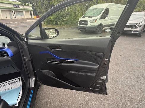 Used 2020 Toyota C-HR XLE image 18