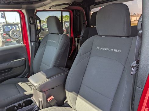 Used 2023 Jeep Gladiator Overland AWD/4WD image 13