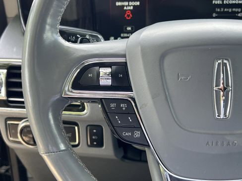 Used 2019 Lincoln Navigator Reserve AWD/4WD image 11