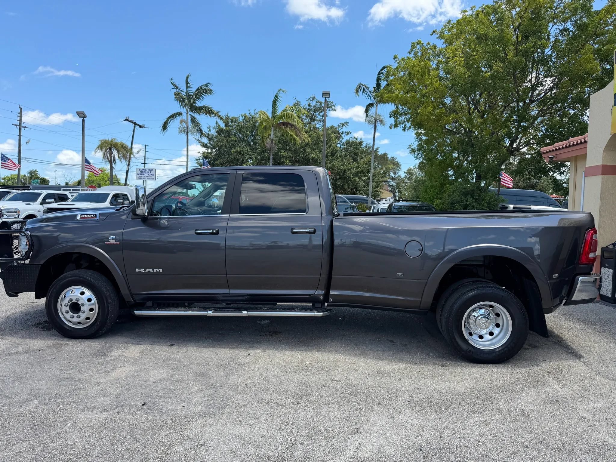 Used 2022 RAM 3500 4x4 Crew Cab Laramie DRW image 2