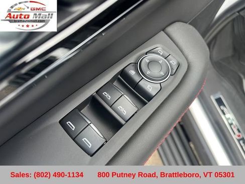 Used 2025 GMC Yukon AT4 Ultimate AWD/4WD image 12