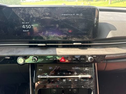 Used 2024 Kia Carnival SX FWD image 11