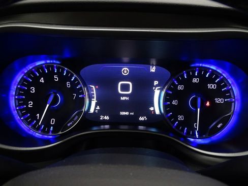 Used 2024 Chrysler Pacifica Touring-L image 28