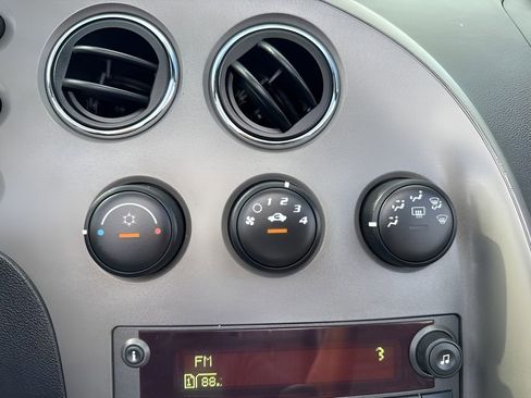 Used 2007 Pontiac Solstice Convertible w/ Premium Package image 17