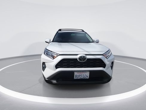 Used 2021 Toyota RAV4 XLE image 3