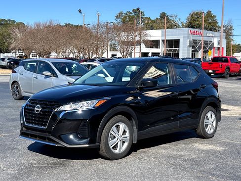 Used 2024 Nissan Kicks S image 3