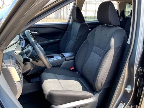 Used 2025 Nissan Rogue SV FWD image 9