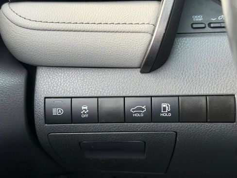 Used 2021 Toyota Camry SE FWD image 29