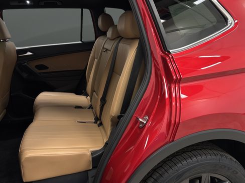 Used 2024 Volkswagen Tiguan SE AWD/4WD image 22
