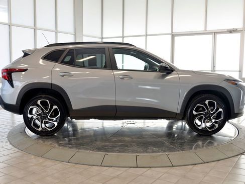 Used 2024 Chevrolet Trax RS w/ Driver Confidence Package image 9