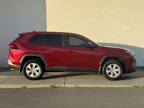 Used 2024 Toyota RAV4 LE image 8