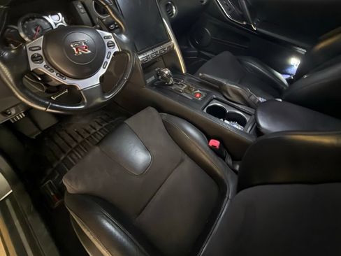 Used 2010 Nissan GT-R Premium AWD/4WD image 5