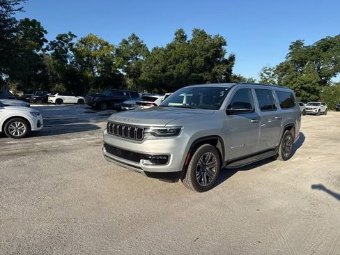 Used 2024 Jeep Wagoneer L Series II w/ Flexible Seating Group RWD image 3