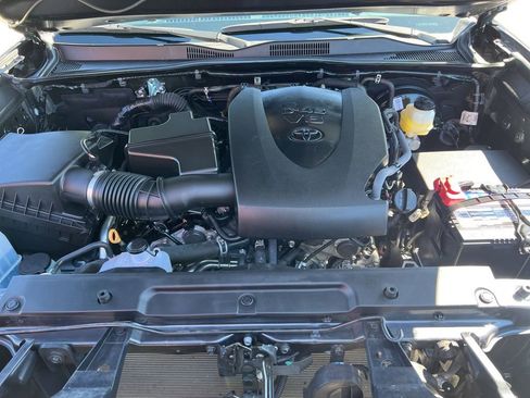 Used 2022 Toyota Tacoma SR image 11