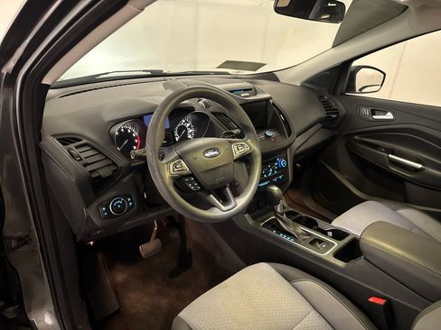 Certified 2017 Ford Escape SE w/ Equipment Group 201A FWD image 4