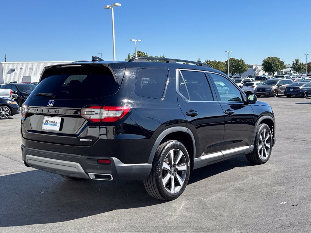Used 2023 Honda Pilot Touring image 7