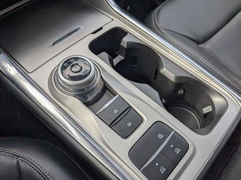 Used 2022 Ford Explorer XLT w/ Equipment Group 202A RWD image 12