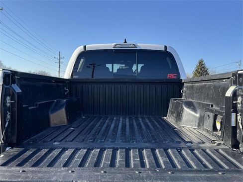 Used 2020 Toyota Tacoma TRD Off-Road w/ Technology Package image 19