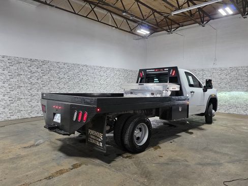 Used 2024 GMC Sierra 3500 Pro w/ Convenience Package image 4