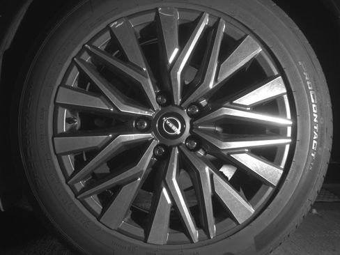 Used 2025 Nissan Altima 2.5 SV FWD image 14