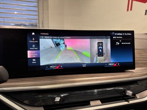 Used 2023 BMW X7 xDrive40i w/ M Sport Package image 25